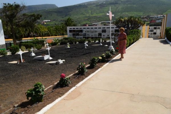 Gáldar Los cementerios municipales se ponen a punto para el Día de los