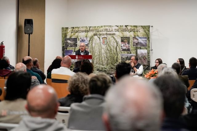 100223 Casimiro Curbelo presidente del Cabildo de La Gomera durante el encuentro vecinal celebrado en el municipio de Hermigua
