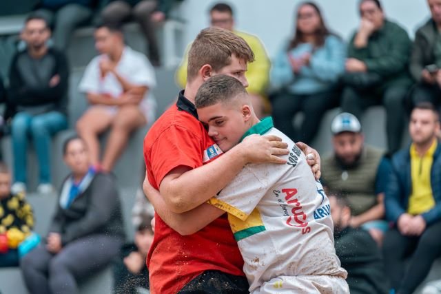 ABRAZO RAMÓN JIMÉNEZ LOS GUANCHES INFANTIL