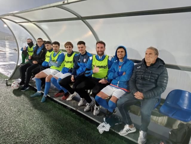 Banquillo local 7 4 26