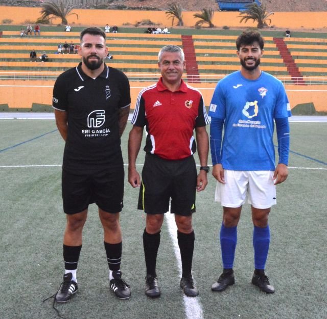 Capitanes y arbitro 29 8 25