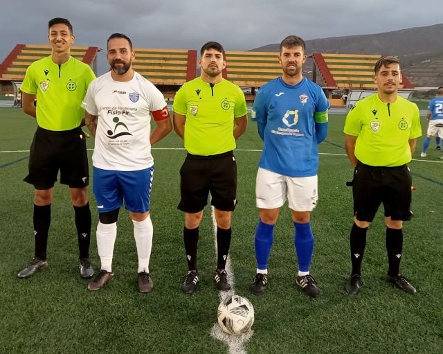 Capitanes y trió arbitral 14 4 23