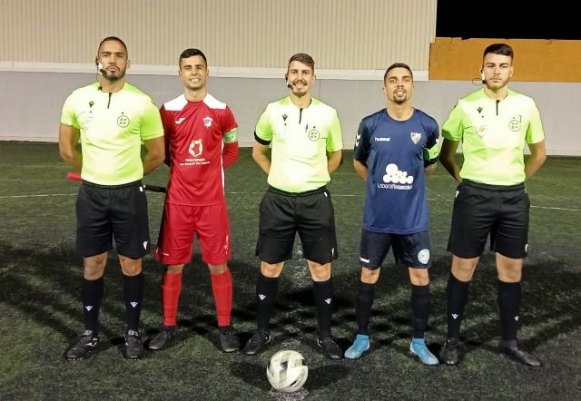 Capitanes y trió arbitral 24 2 23