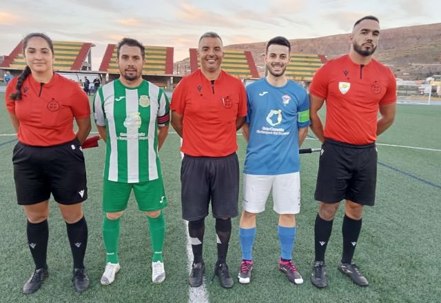 Capitanes y trió arbitral 28 4 23