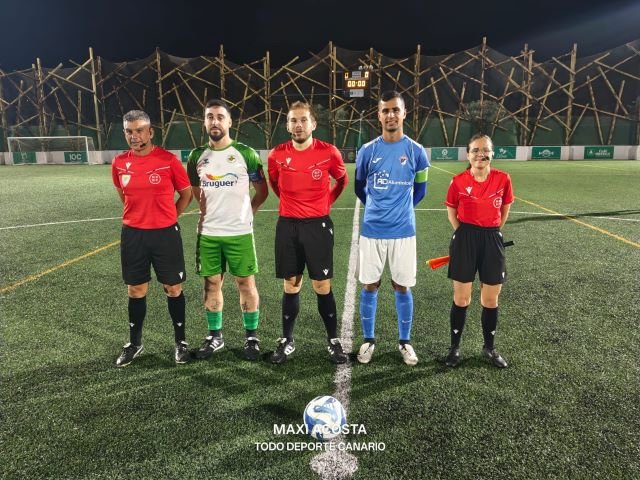 Capitanes y trió arbitral 30 4 26