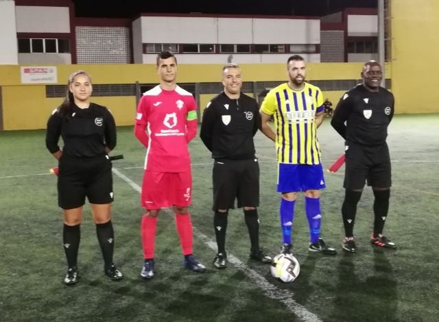 Capitanes y trío arbitral 11 11 2022