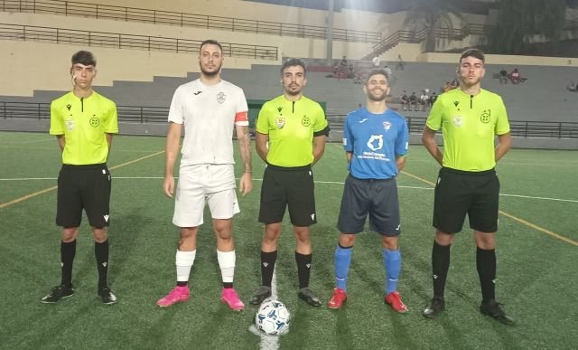 Capitanes y trío arbitral 13 10 23