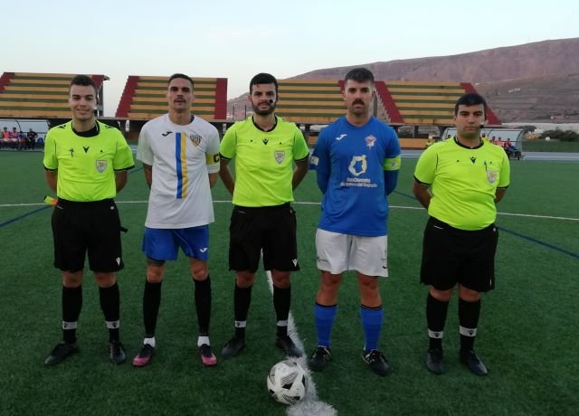 Capitanes y trío arbitral 13 5 2022