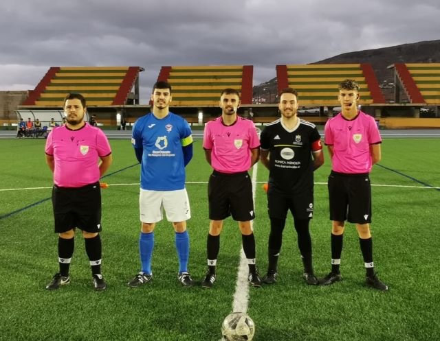 Capitanes y trío arbitral 8 4 2022