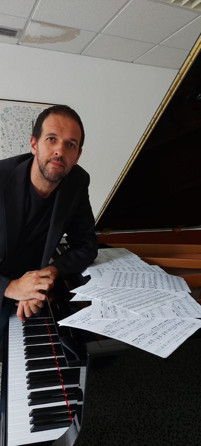 El compositor Yónatan Sánchez Santianes