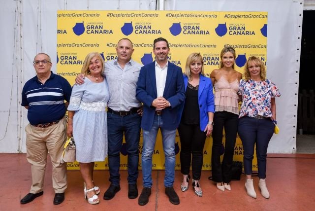 Equipo del Consejo Local de Guía junto a Lucas Bravo de Laguna y Carmen Leónjpeg