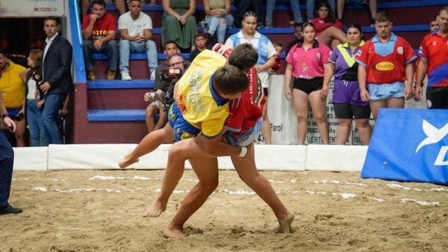 FOTO. Luchada Institucional por el Dia de Canarias en Morro Jable 4