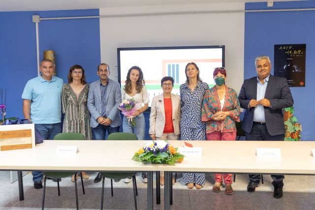 FOTO ACTO RECONOCIMIENTO ALUMNA MEJOR NOTA EBAU CANARIAS IES PUERTO PADRES DIRECTORA PABLO NERUDA