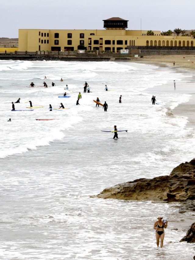 FOTO DE ARCHIVO escuelas de surf Playa Blanca 2