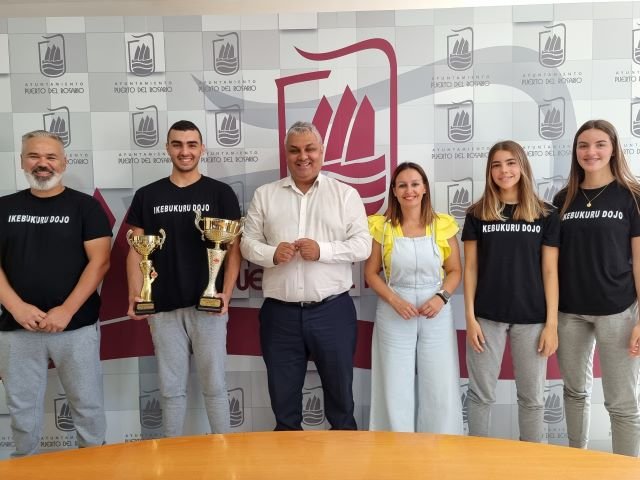 Foto Presentación PROYECTO IKEBUKURO DOJO y felicitación 1º y 3 puesto karateka JESÚS PRIETO