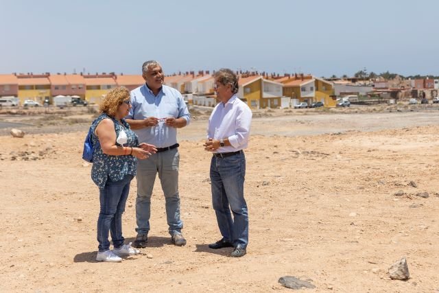 IMAGEN VISITA PARCELA EL MATORRAL PARA NUEVO CENTRO SALUD 3