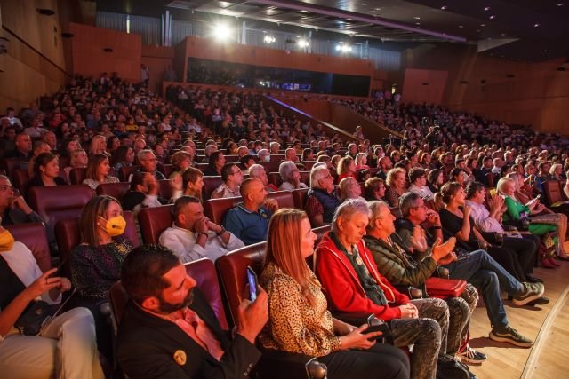 La sala Canarias desbordadajpg