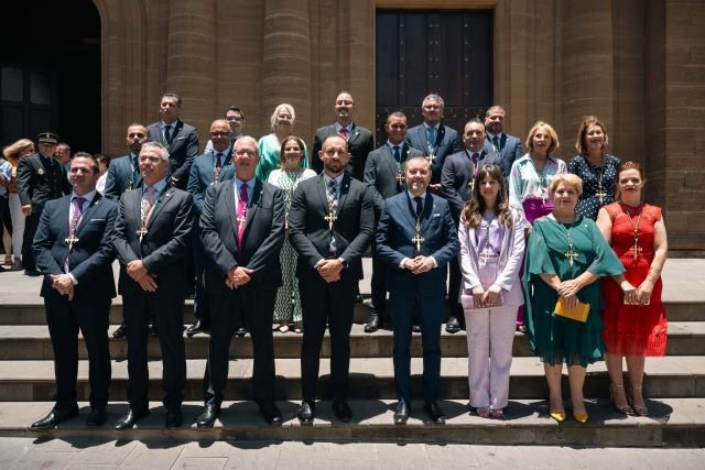 Nueva corporación municipal frente al Santuario de Santiago