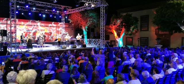Tributo a Los Panchos en la Plaza Grande de Guía 3
