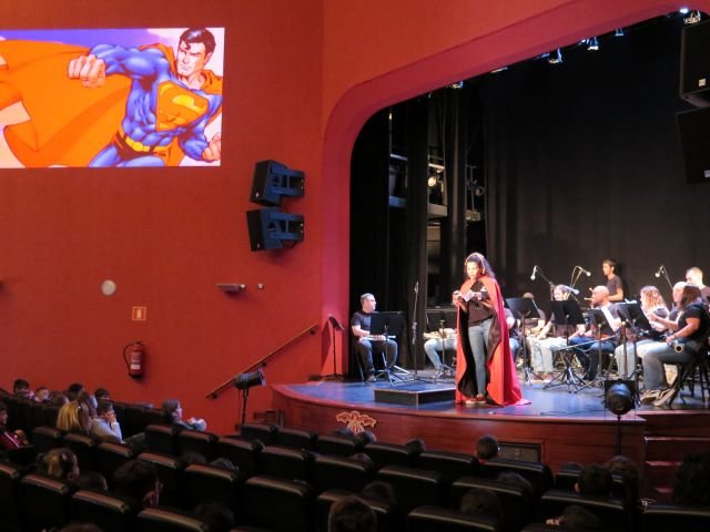 Un momento de del Concierto Escolar de las Escuelas Artísticas en el Teatro Hespérides