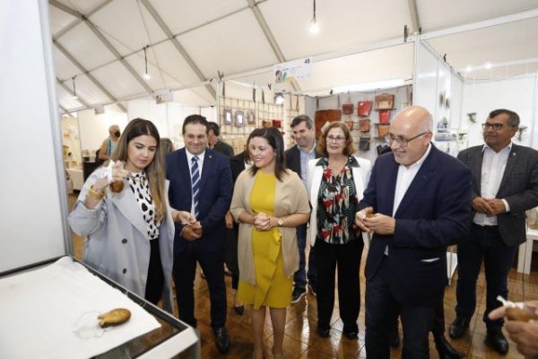 La Feria de Artesanía de Canarias abre sus puertas con 140 puestos de 53 oficios y con la mujer como protagonista