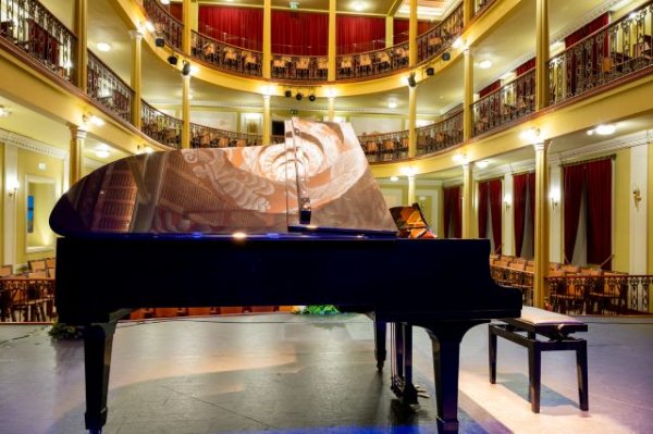 Gáldar restaura el histórico piano Steinway del Teatro Consistorial