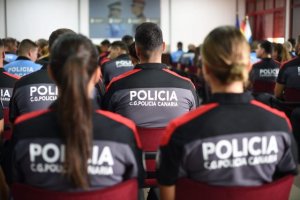 La Consejería de Presidencia forma a la Policía Canaria para atender a la población inmigrante