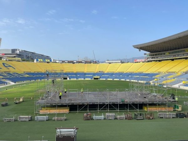 Comienza la construcción del escenario del GranCa Live Fest, el mayor festival sostenible de música latina de Europa