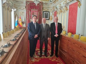 Las Palmas de Gran Canaria: El Alcalde mantiene un encuentro con el embajador de Suiza en España