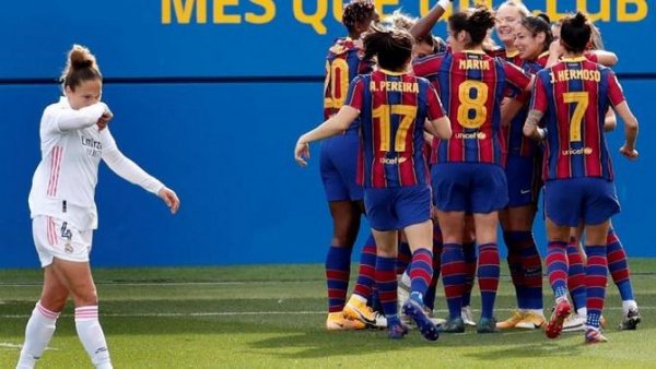 Las jugadoras podrán volver al club tras la maternidad sin condiciones