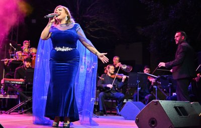 Patricia Muñoz y su espectáculo ‘Corazón de poeta’ abrió el fin de semana festivo en Santa María de Guía