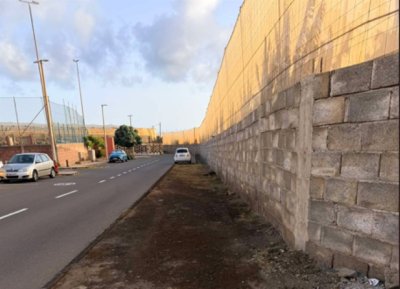 Vecinos de Sardina de Gáldar denuncian la falta de aceras y medidas de seguridad vial en la calle El Espigón