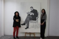 Benito P&eacute;rez Gald&oacute;s en blanco y negro en su Casa-Museo. En sus paredes luce un nuevo retrato al &oacute;leo