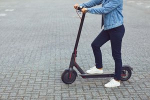 Contigo Antigua se opone a la puesta en marcha de patinetes en el Municipio