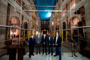 Teodoro Sosa visita las obras de restauración de los murales de la Iglesia de Santiago