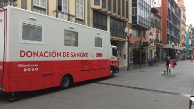 La calle Triana se convierte esta semana en un punto de encuentro para la donación de sangre