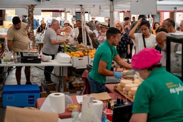 G&aacute;ldar: El Mercado Agr&iacute;cola vuelve a triunfar en el marco de las Fiestas Mayores de Santiago
