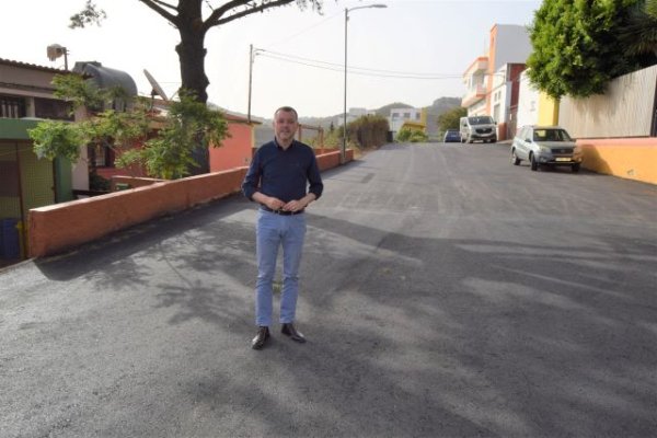Gáldar: El Ayuntamiento arranca el Plan de Asfaltado de las medianías con el Camino El Fondillo, en Saucillo