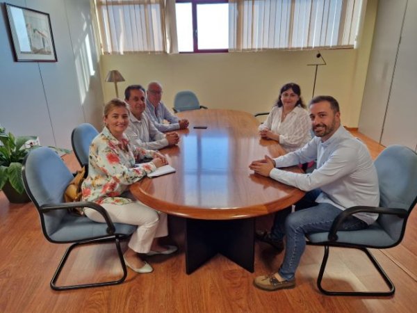 El alcalde de Telde da la bienvenida a la ciudad, a la directiva del nuevo de Rotary Club Internacional