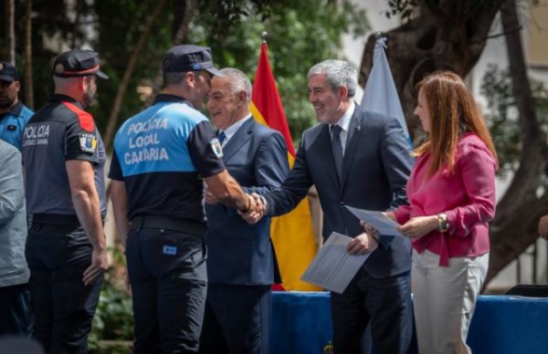 Fernando Clavijo resalta la fortaleza, la preparación y la dedicación de los 110 nuevos agentes de policía