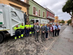 Gáldar presenta sus nuevos diez vehículos de recogida de residuos