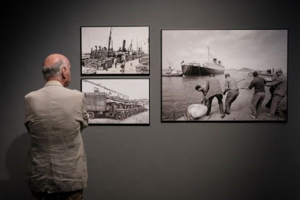 &#039;Miradas a la Exposición&#039; visita ‘Las puertas de la Macaronesia’ de la mano de su comisario, Gabriel Betancor, en la Casa de Colón