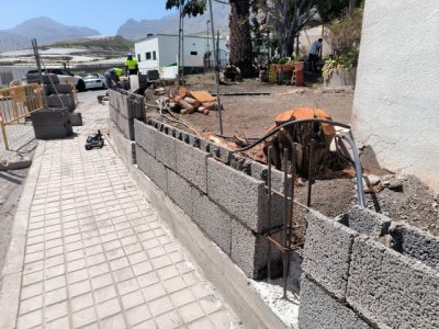La Aldea de San Nicolás acondiciona el cerramiento del CEIP La Ladera tras los daños ocasionados por la borrasca Therese