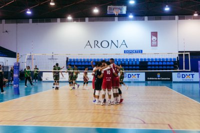 El Arona Spring In Motion asalta la cancha del Barça Voleibol y se coloca como líder en solitario de la Superliga Masculina 2