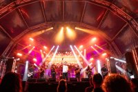 La segunda noche del Festival Sonora despega con la fusi&oacute;n de OM Dom&iacute;nguez &amp; The Village Band y Ale Acosta