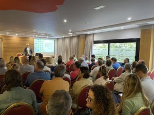 M&aacute;s de 130 personas asisten en Lanzarote a la sesi&oacute;n informativa sobre la ley que regular&aacute; el alquiler vacacional