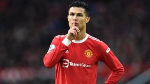 El United investiga a Cristiano por tirar el m&oacute;vil de un aficionado