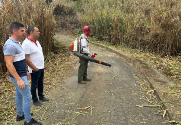 Guía se protege de los incendios con la campaña de limpieza de vías secundarias y caminos municipales