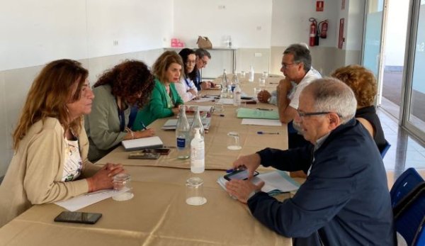 Elizabeth Hernández presenta a la plataforma del Hospital del Sur el plan funcional para la ampliación del centro