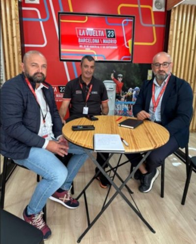 Los consejeros de Deportes y Turismo mantienen una reuni&oacute;n de trabajo con el director de la Vuelta Ciclista a Espa&ntilde;a
